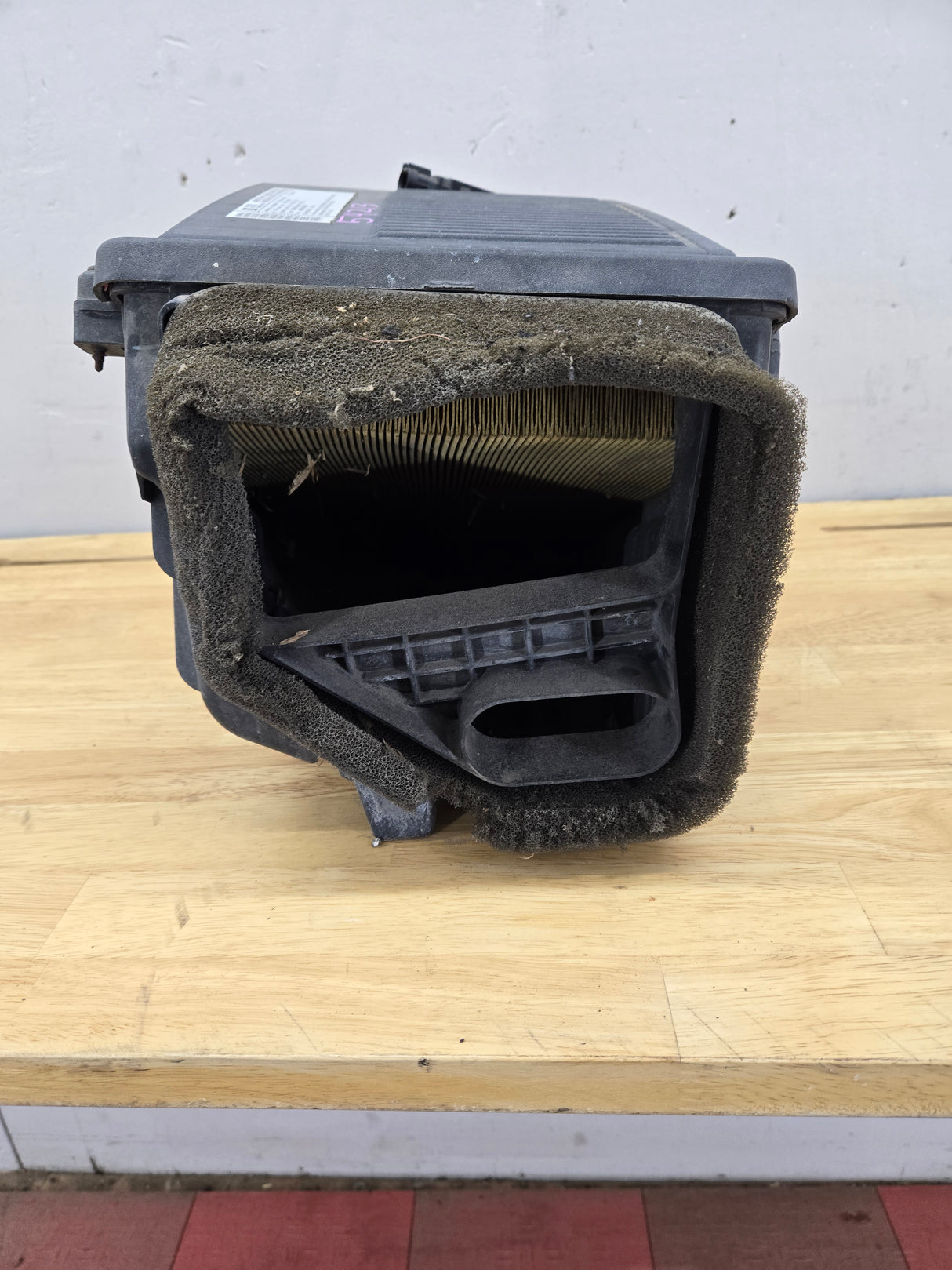 2009-2013 Chevrolet Silverado / GMC Sierra 1500 2500 3500 Engine Air Intake Box Cleaner
