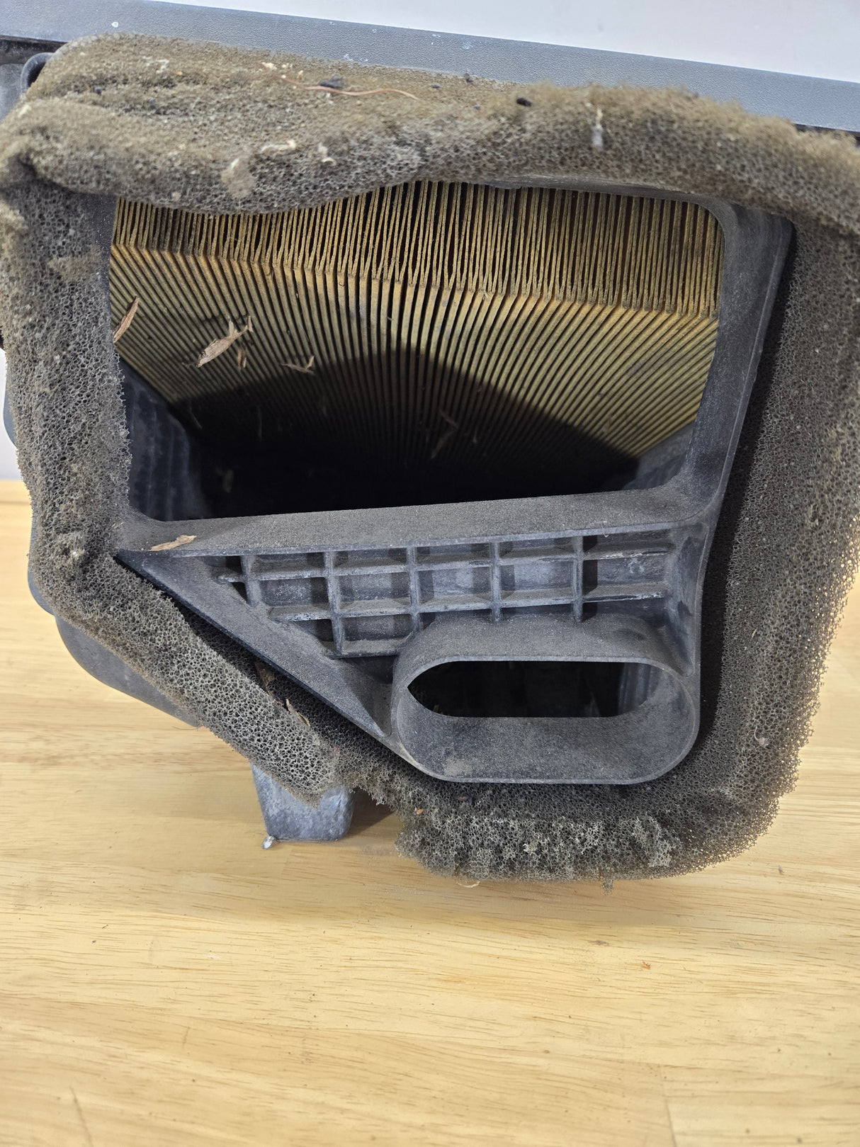 2009-2013 Chevrolet Silverado / GMC Sierra 1500 2500 3500 Engine Air Intake Box Cleaner
