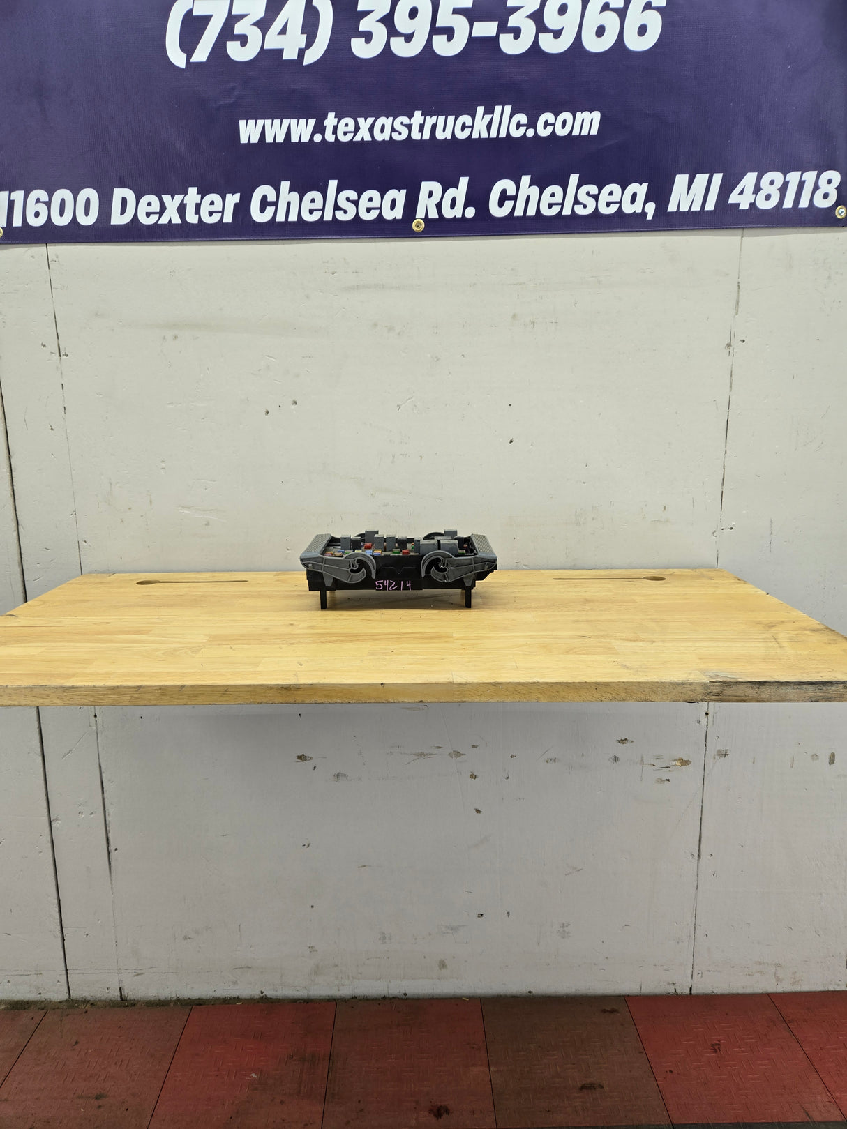 2007-2009 Chevrolet Silverado / GMC Sierra 1500 2500 3500 Engine Bay Fuse Box