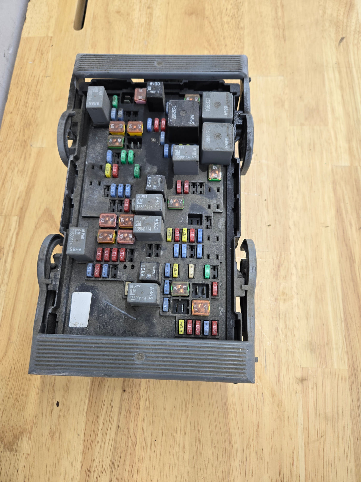 2007-2009 Chevrolet Silverado / GMC Sierra 1500 2500 3500 Engine Bay Fuse Box