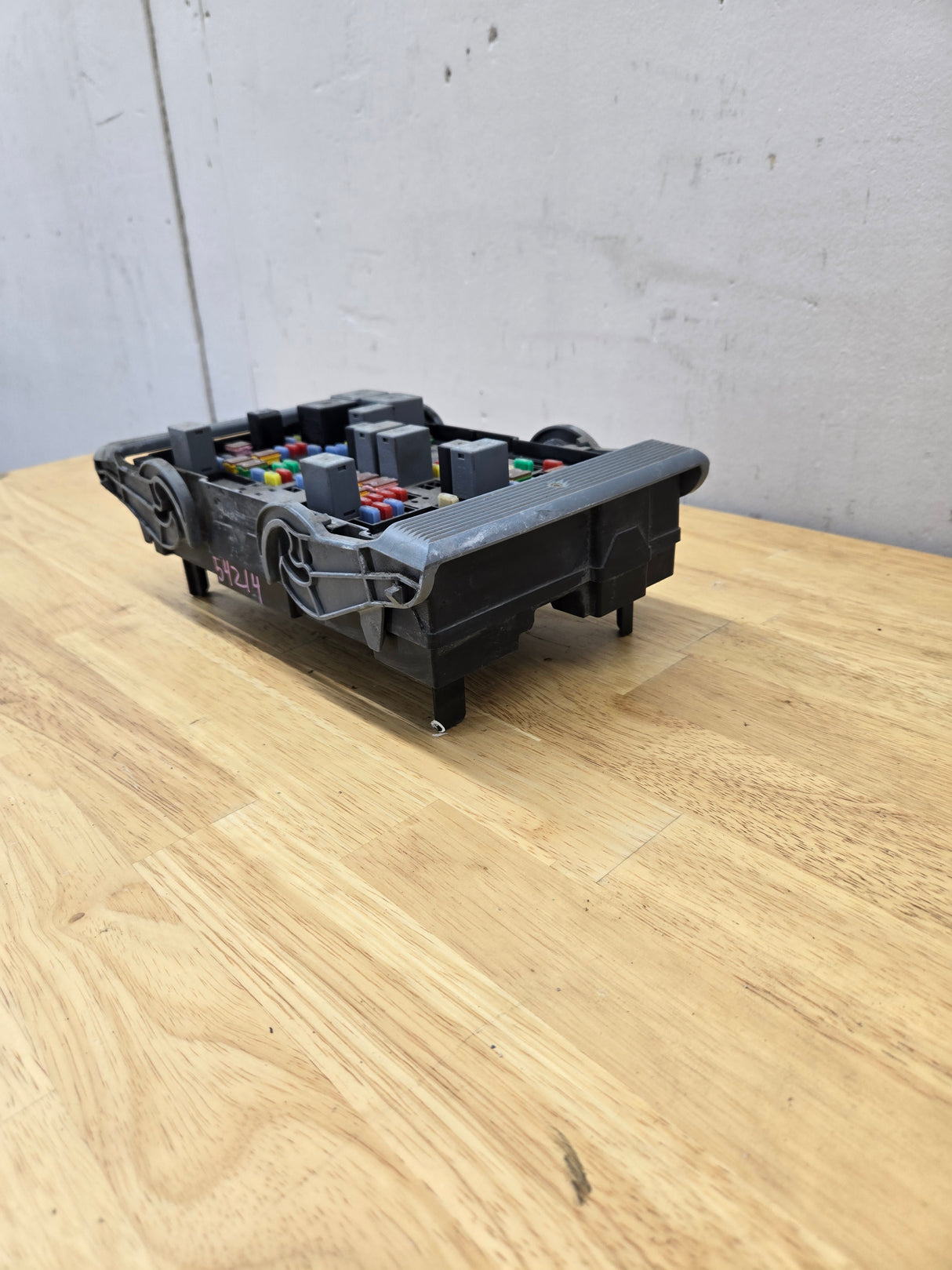 2007-2009 Chevrolet Silverado / GMC Sierra 1500 2500 3500 Engine Bay Fuse Box