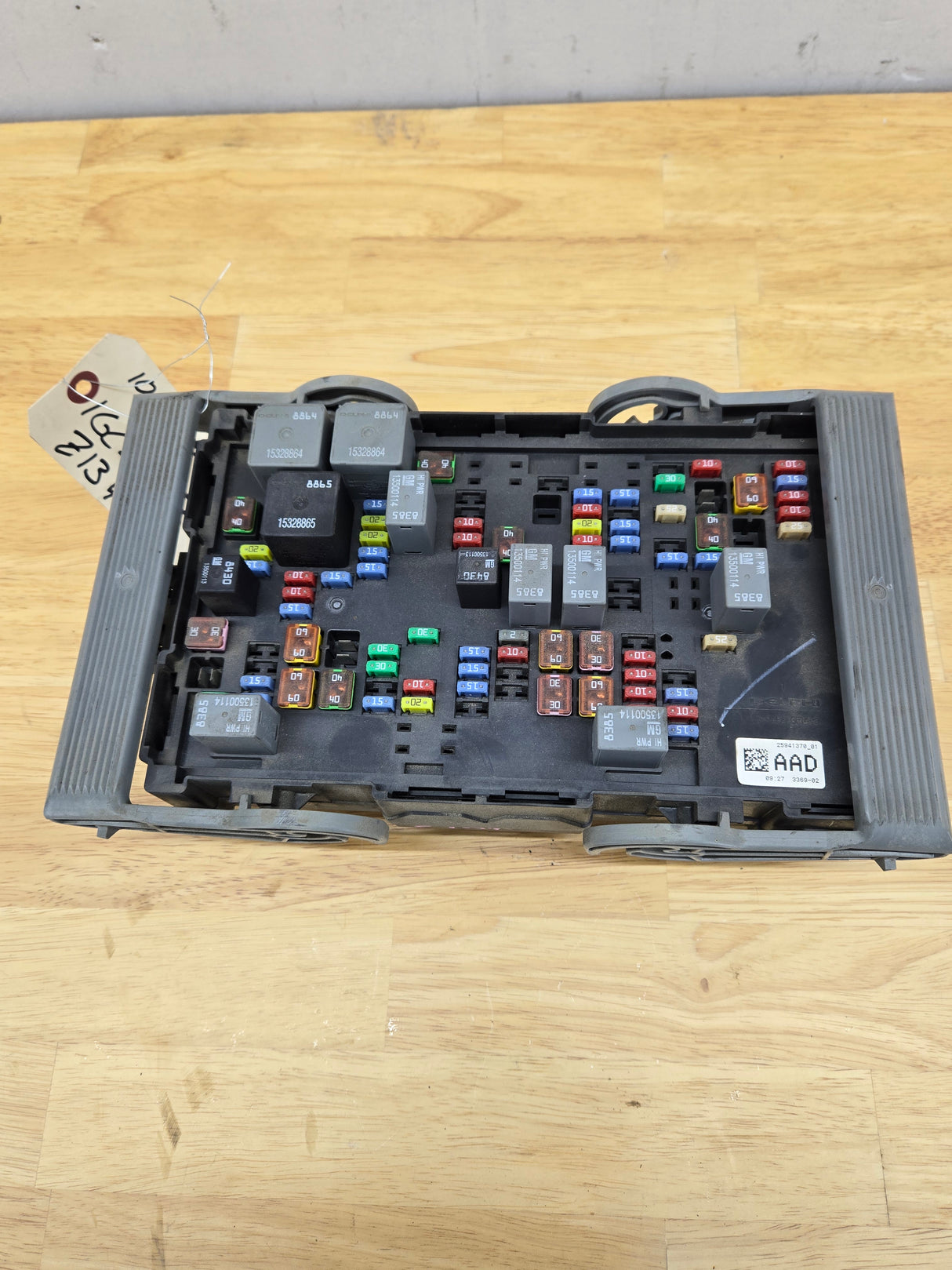2010-2013 Chevrolet Silverado / GMC Sierra 1500 2500 3500 Engine Bay Fuse Box