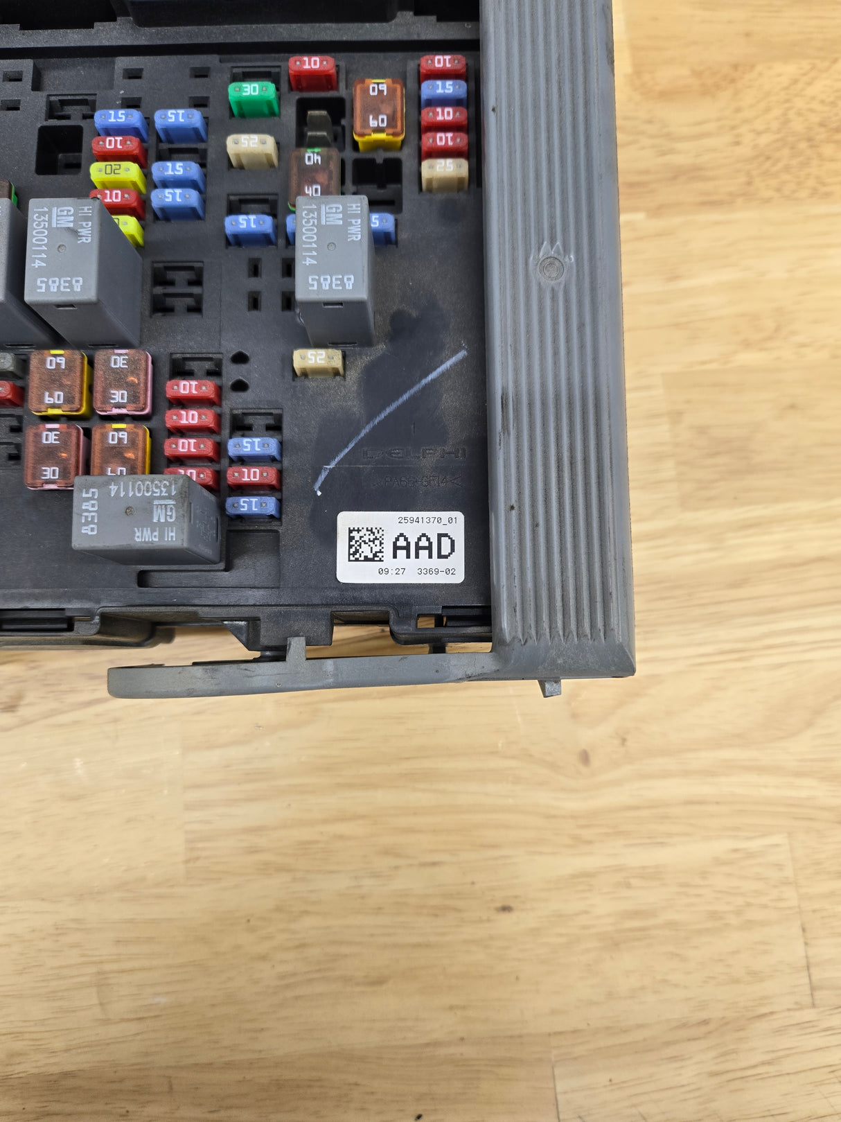 2010-2013 Chevrolet Silverado / GMC Sierra 1500 2500 3500 Engine Bay Fuse Box
