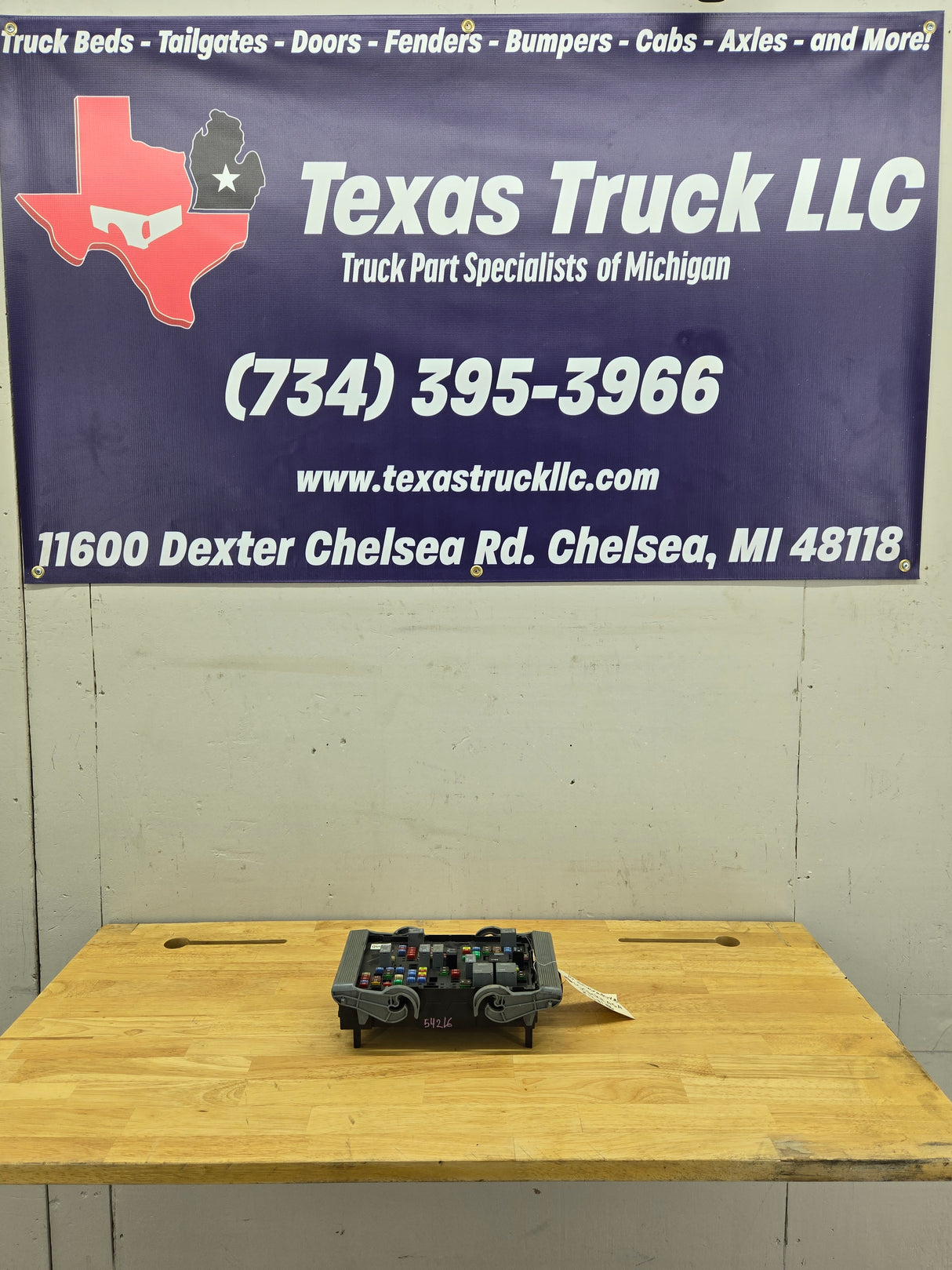 2010-2013 Chevrolet Silverado / GMC Sierra 1500 2500 3500 Engine Bay Fuse Box