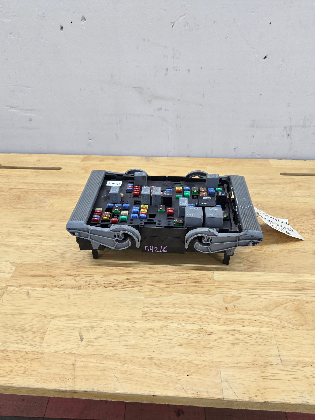 2010-2013 Chevrolet Silverado / GMC Sierra 1500 2500 3500 Engine Bay Fuse Box
