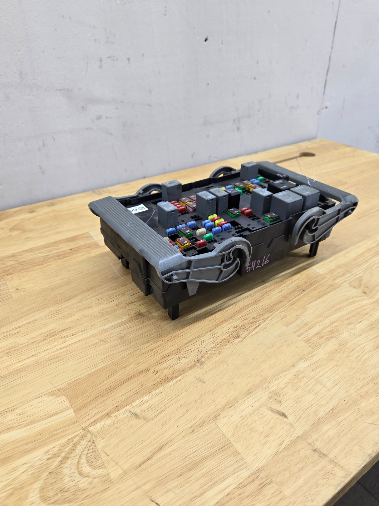 2010-2013 Chevrolet Silverado / GMC Sierra 1500 2500 3500 Engine Bay Fuse Box