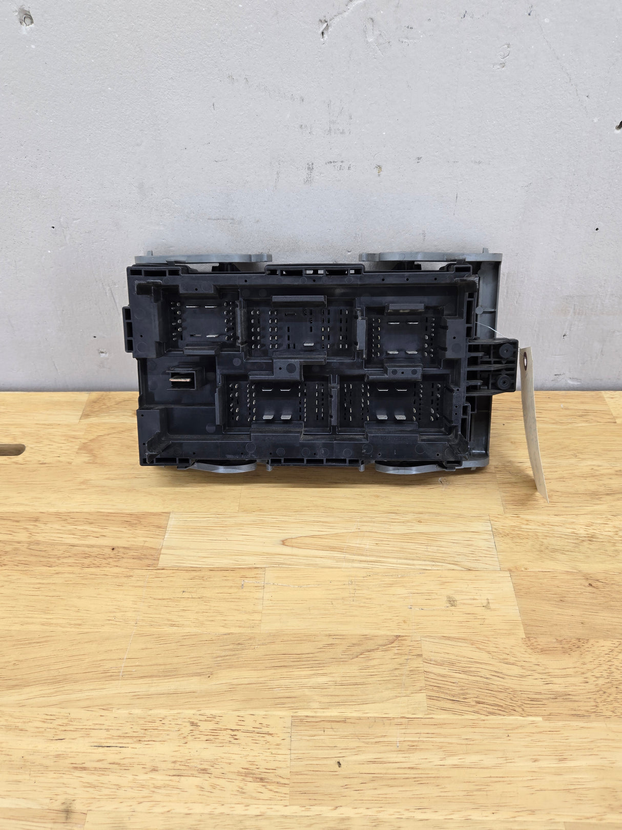 2010-2013 Chevrolet Silverado / GMC Sierra 1500 2500 3500 Engine Bay Fuse Box