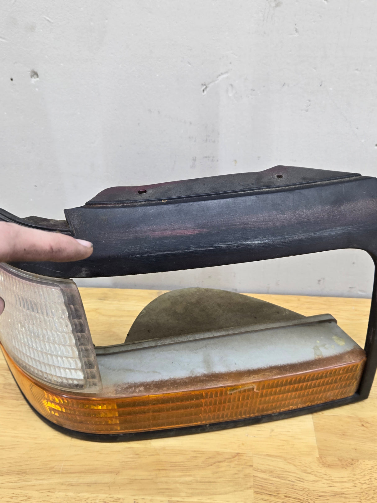 1992-1997 Ford F150 F250 F350 F450 F550 RH Passenger Side Headlight Bezel Corner Marker / Turn signal