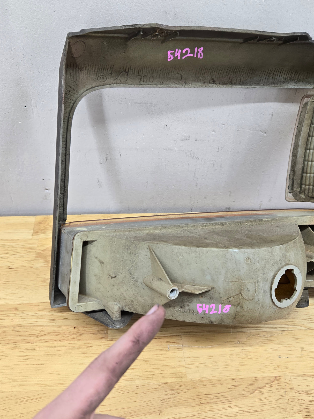 1992-1997 Ford F150 F250 F350 F450 F550 RH Passenger Side Headlight Bezel Corner Marker / Turn signal
