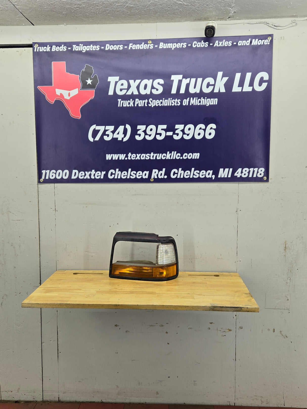 1992-1997 Ford F150 F250 F350 F450 F550 LH Drivers Side Headlight Bezel Corner Marker / Turn signal