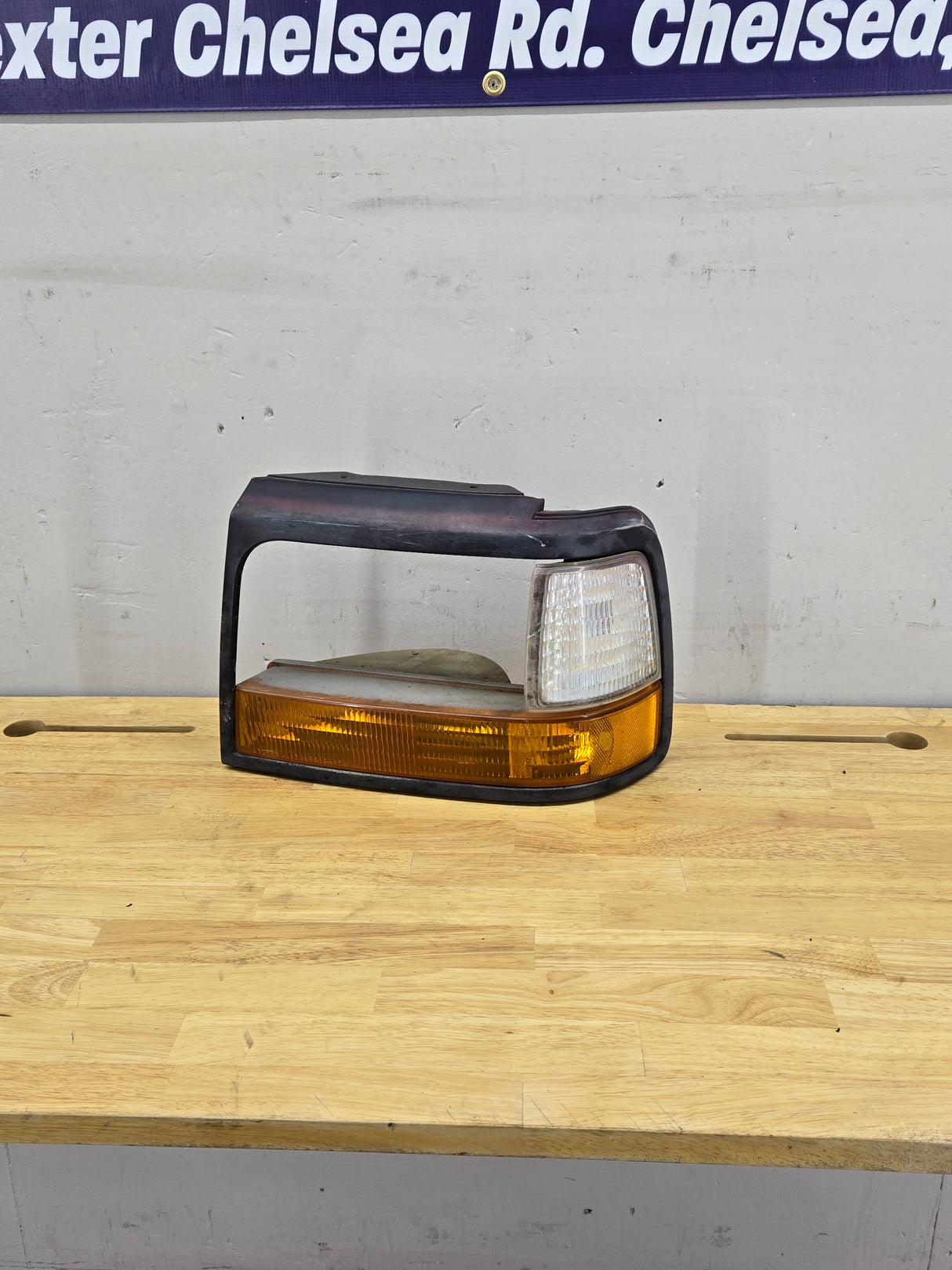 1992-1997 Ford F150 F250 F350 F450 F550 LH Drivers Side Headlight Bezel Corner Marker / Turn signal