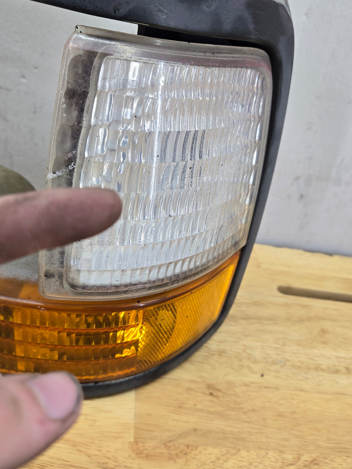1992-1997 Ford F150 F250 F350 F450 F550 LH Drivers Side Headlight Bezel Corner Marker / Turn signal