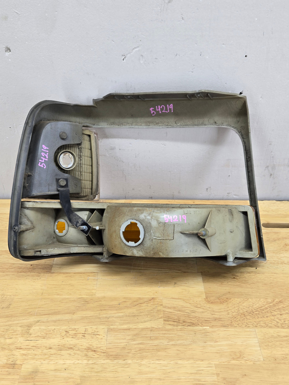 1992-1997 Ford F150 F250 F350 F450 F550 LH Drivers Side Headlight Bezel Corner Marker / Turn signal