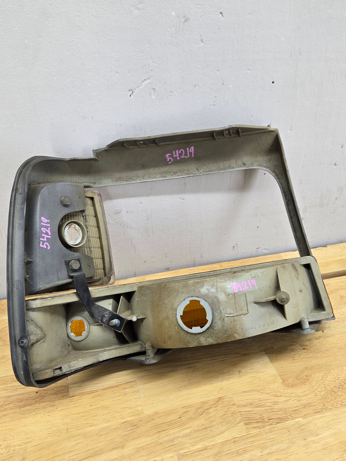 1992-1997 Ford F150 F250 F350 F450 F550 LH Drivers Side Headlight Bezel Corner Marker / Turn signal