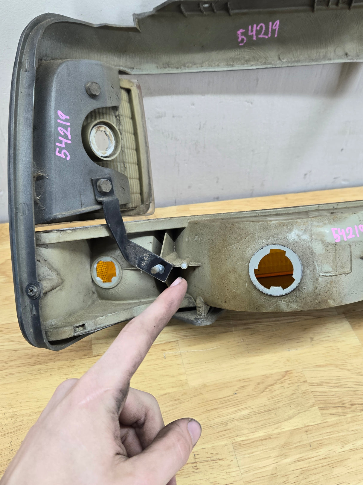 1992-1997 Ford F150 F250 F350 F450 F550 LH Drivers Side Headlight Bezel Corner Marker / Turn signal