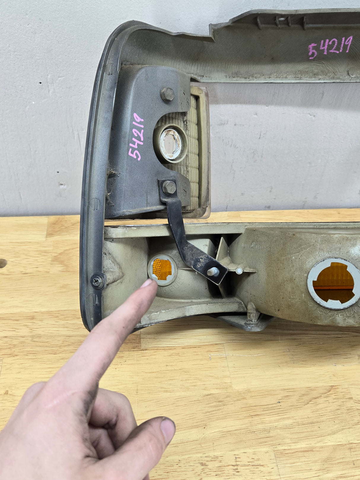 1992-1997 Ford F150 F250 F350 F450 F550 LH Drivers Side Headlight Bezel Corner Marker / Turn signal