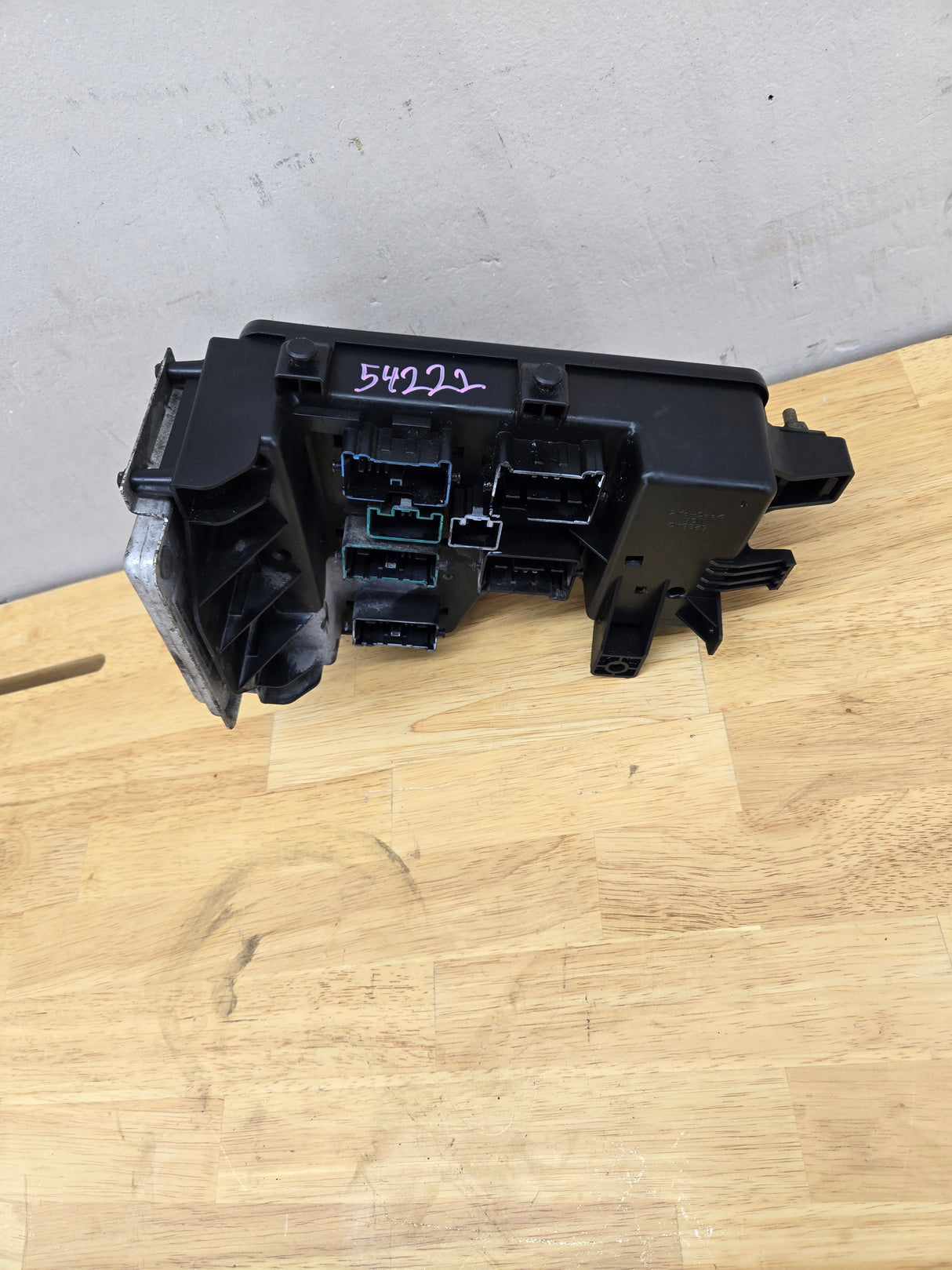 2003-2005 Dodge Ram 1500 Engine Bay Fuse Box 4.7L Engine 56051039ad
