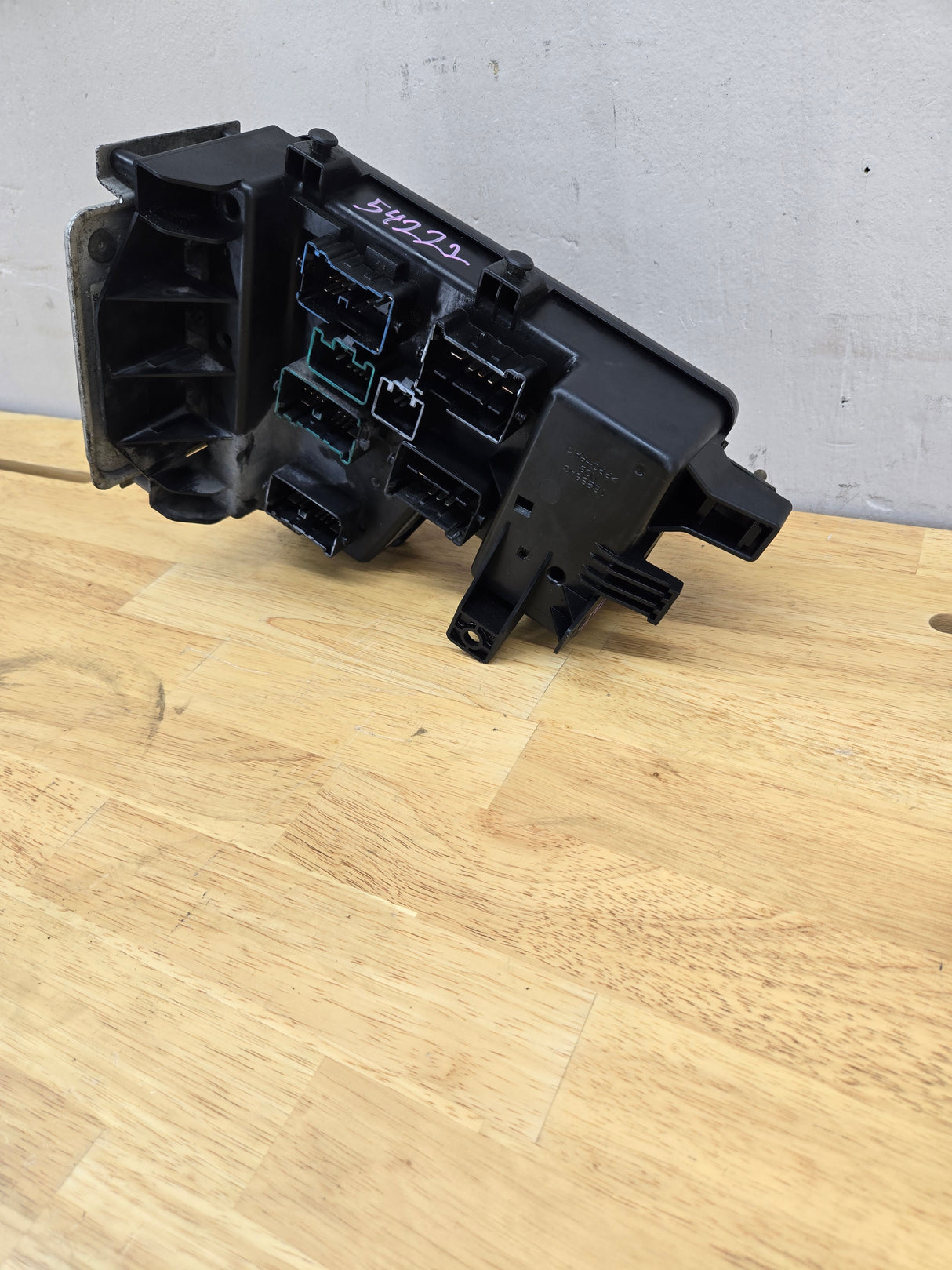 2003-2005 Dodge Ram 1500 Engine Bay Fuse Box 4.7L Engine 56051039ad