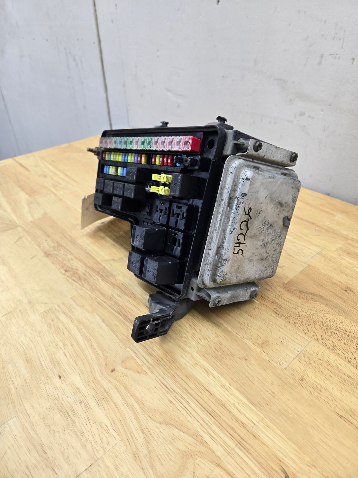 2003-2005 Dodge Ram 1500 Engine Bay Fuse Box 4.7L Engine 05026034ab