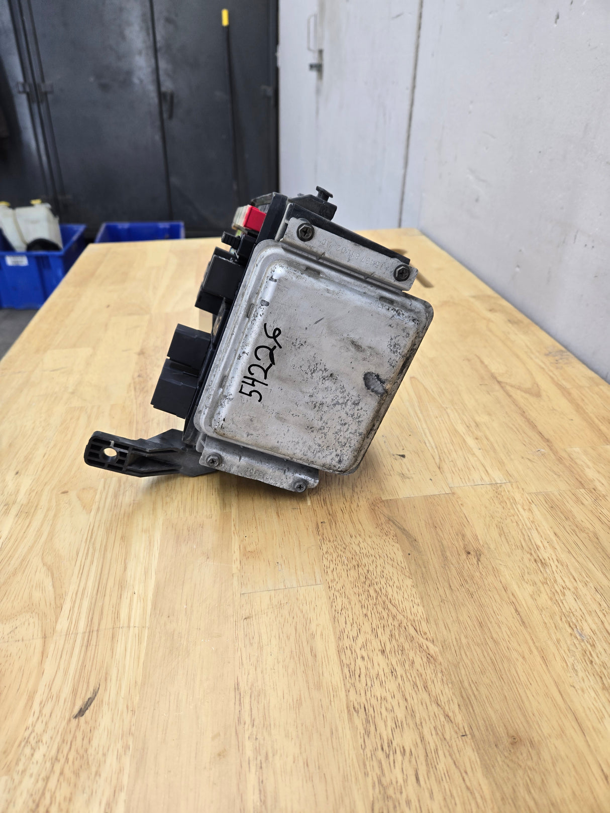 2003-2005 Dodge Ram 1500 Engine Bay Fuse Box 4.7L Engine 05026034ab