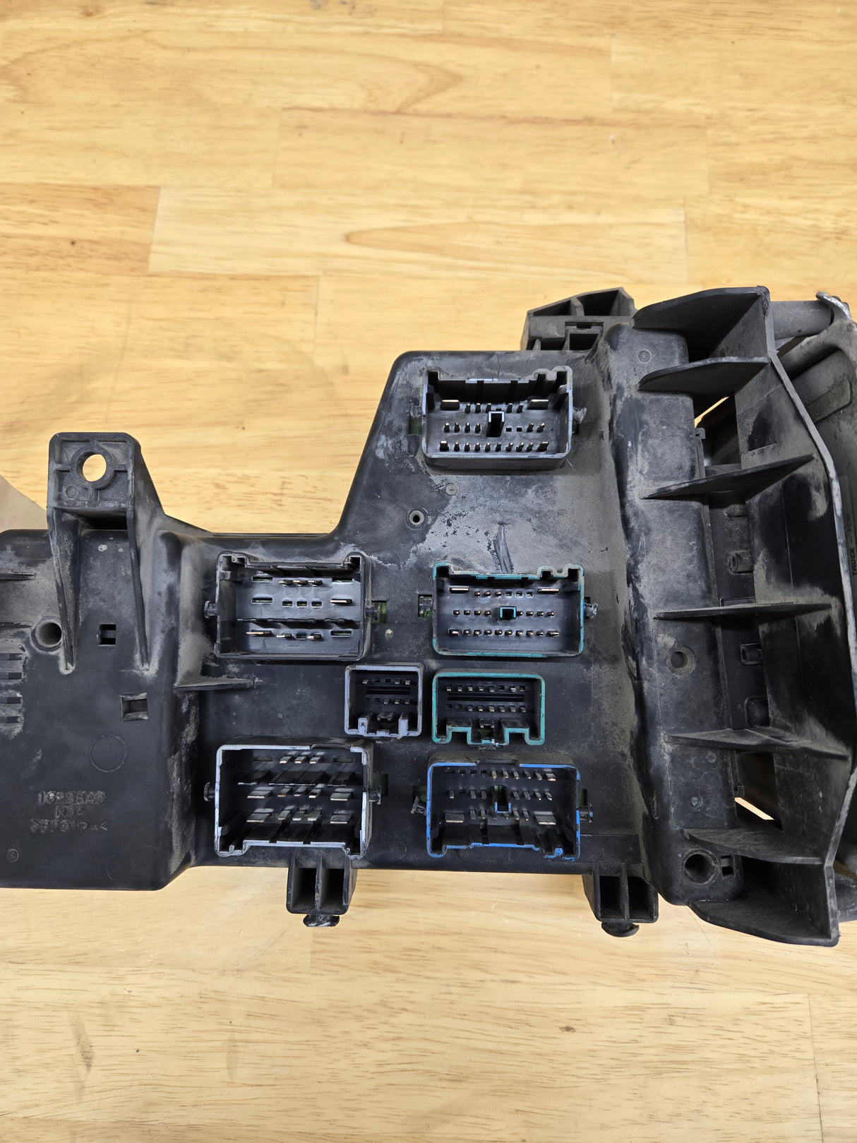 2003-2005 Dodge Ram 1500 Engine Bay Fuse Box 4.7L Engine 05026034ab