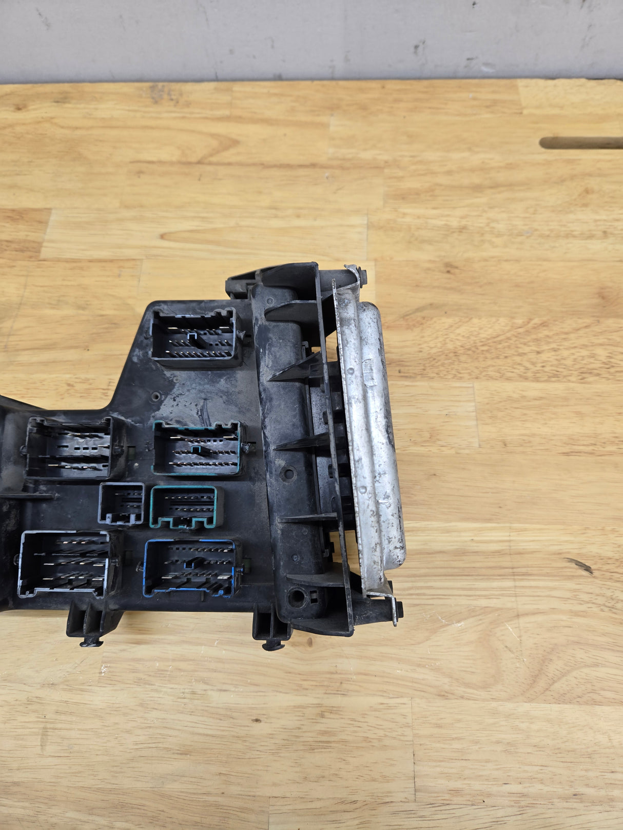 2003-2005 Dodge Ram 1500 Engine Bay Fuse Box 4.7L Engine 05026034ab