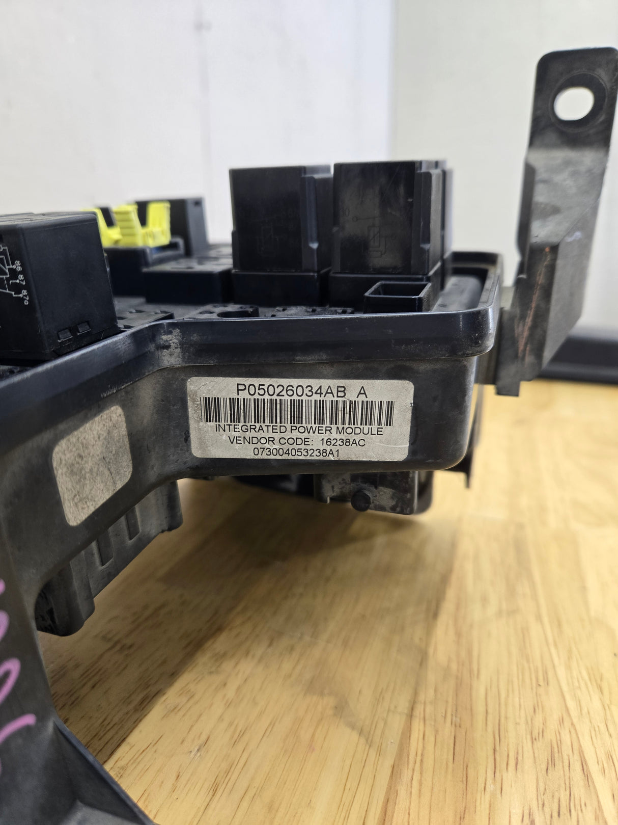 2003-2005 Dodge Ram 1500 Engine Bay Fuse Box 4.7L Engine 05026034ab