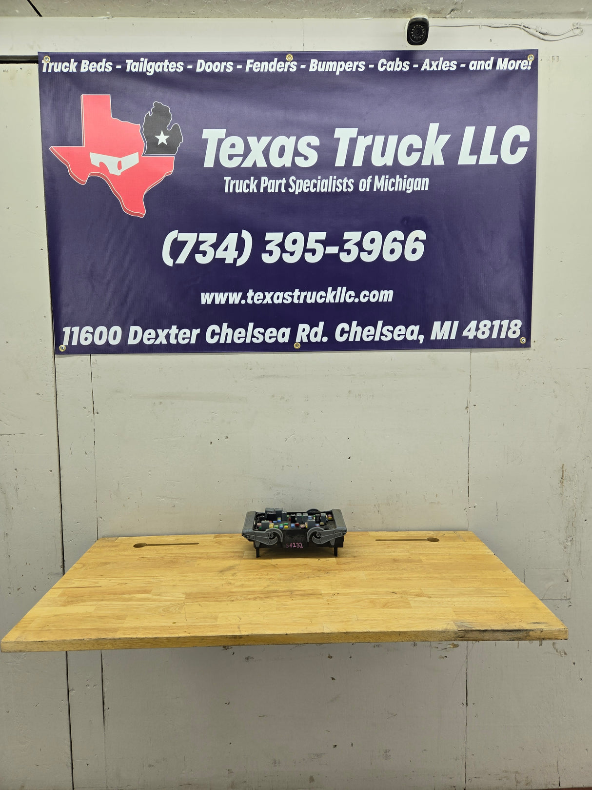 2007-2009 Chevrolet Silverado / GMC Sierra 1500 2500 3500 Engine Bay Fuse Box