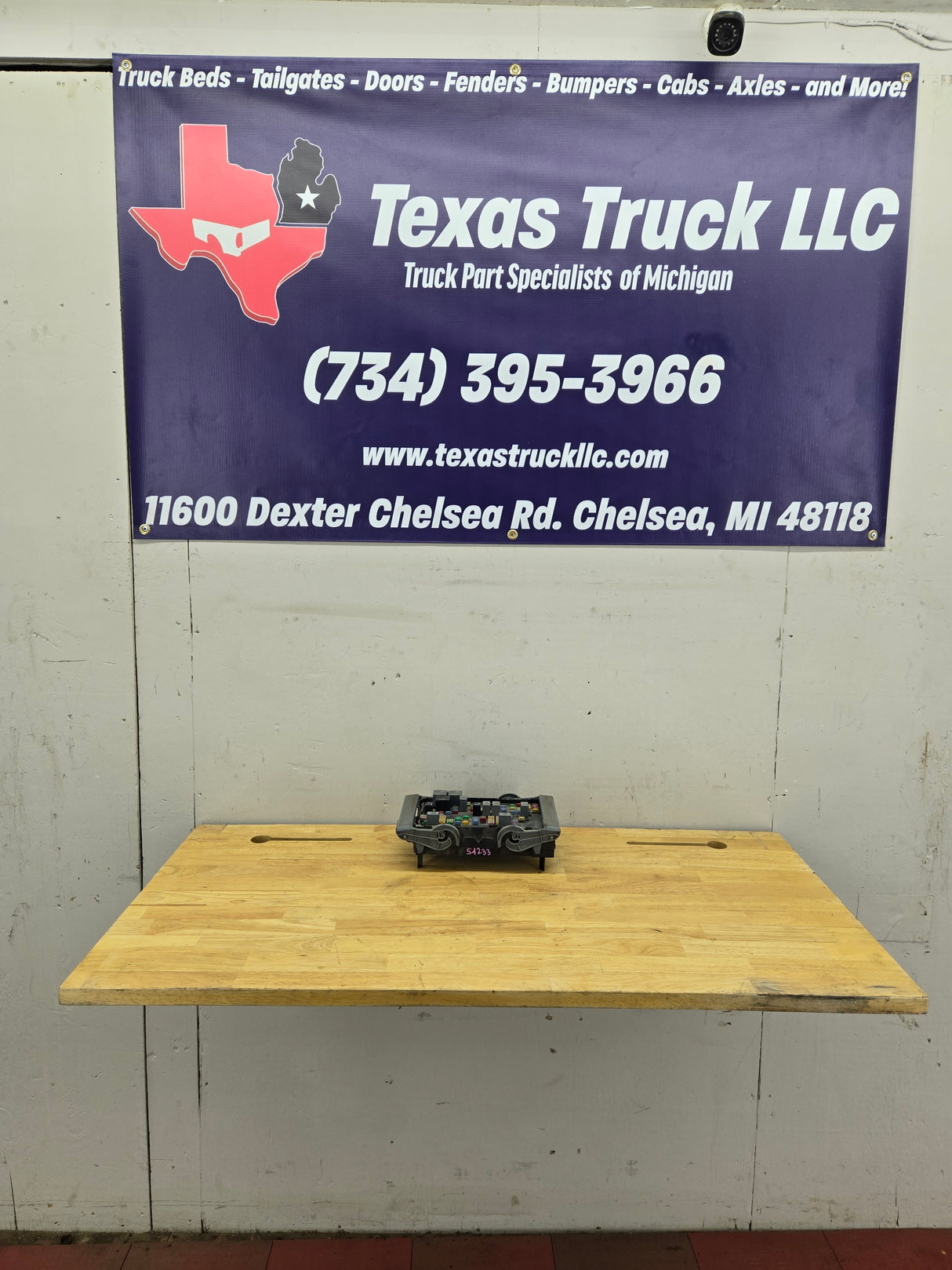 2007-2009 Chevrolet Silverado / GMC Sierra 1500 2500 3500 Engine Bay Fuse Box