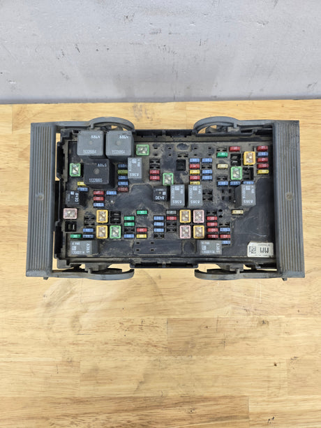 2007-2009 Chevrolet Silverado / GMC Sierra 1500 2500 3500 Engine Bay Fuse Box
