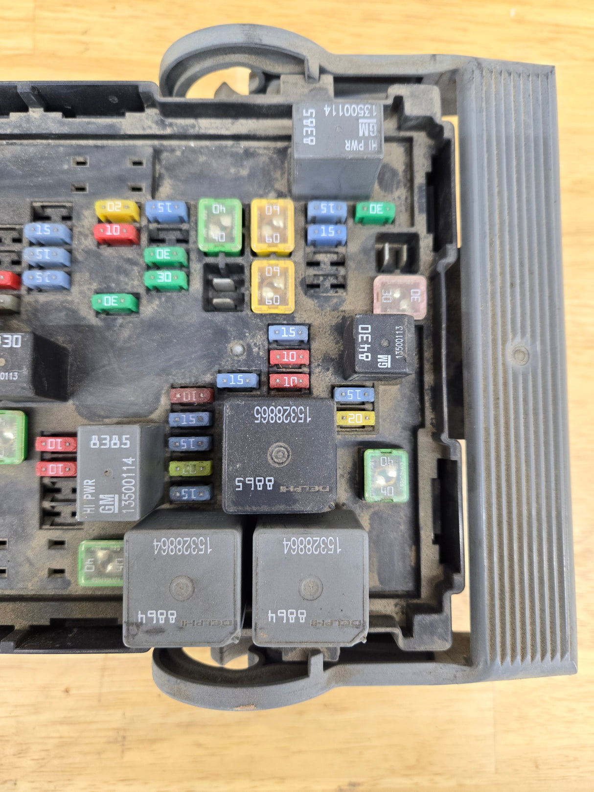 2007-2009 Chevrolet Silverado / GMC Sierra 1500 2500 3500 Engine Bay Fuse Box