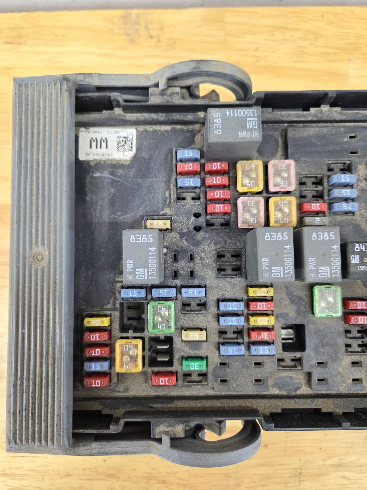 2007-2009 Chevrolet Silverado / GMC Sierra 1500 2500 3500 Engine Bay Fuse Box