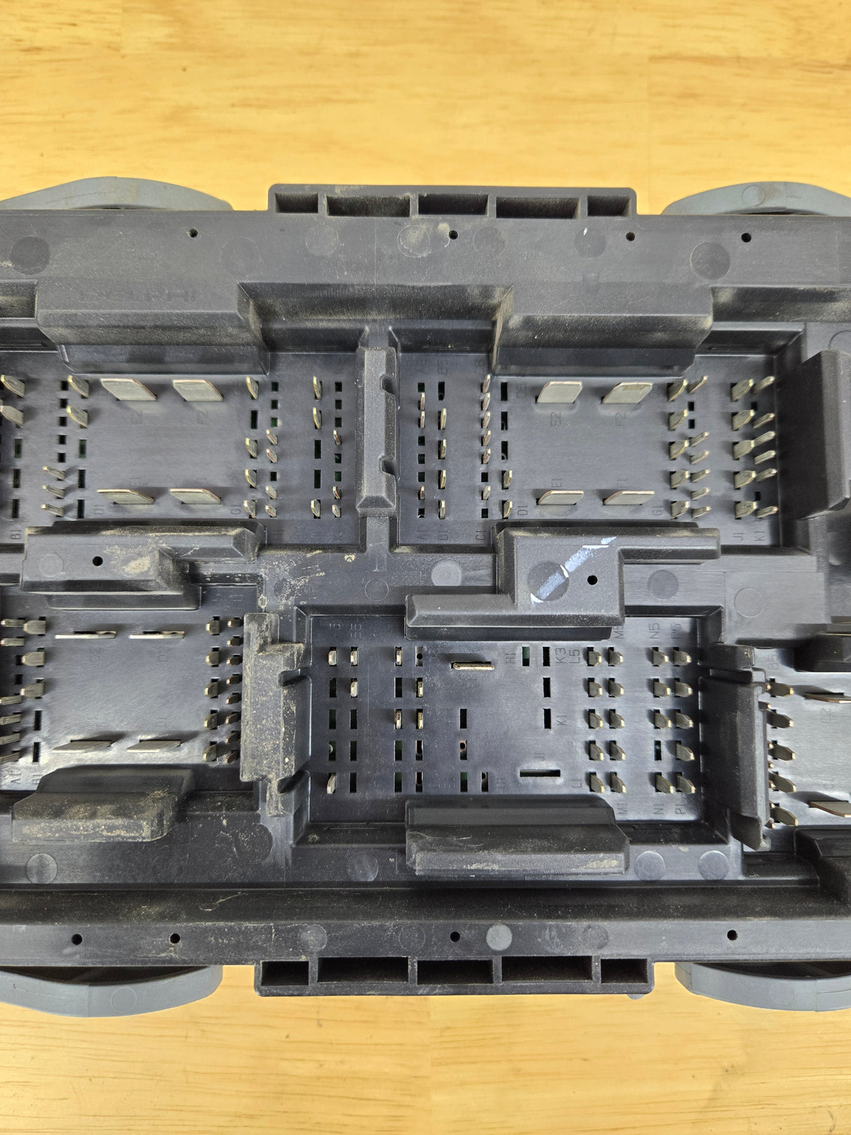 2007-2009 Chevrolet Silverado / GMC Sierra 1500 2500 3500 Engine Bay Fuse Box