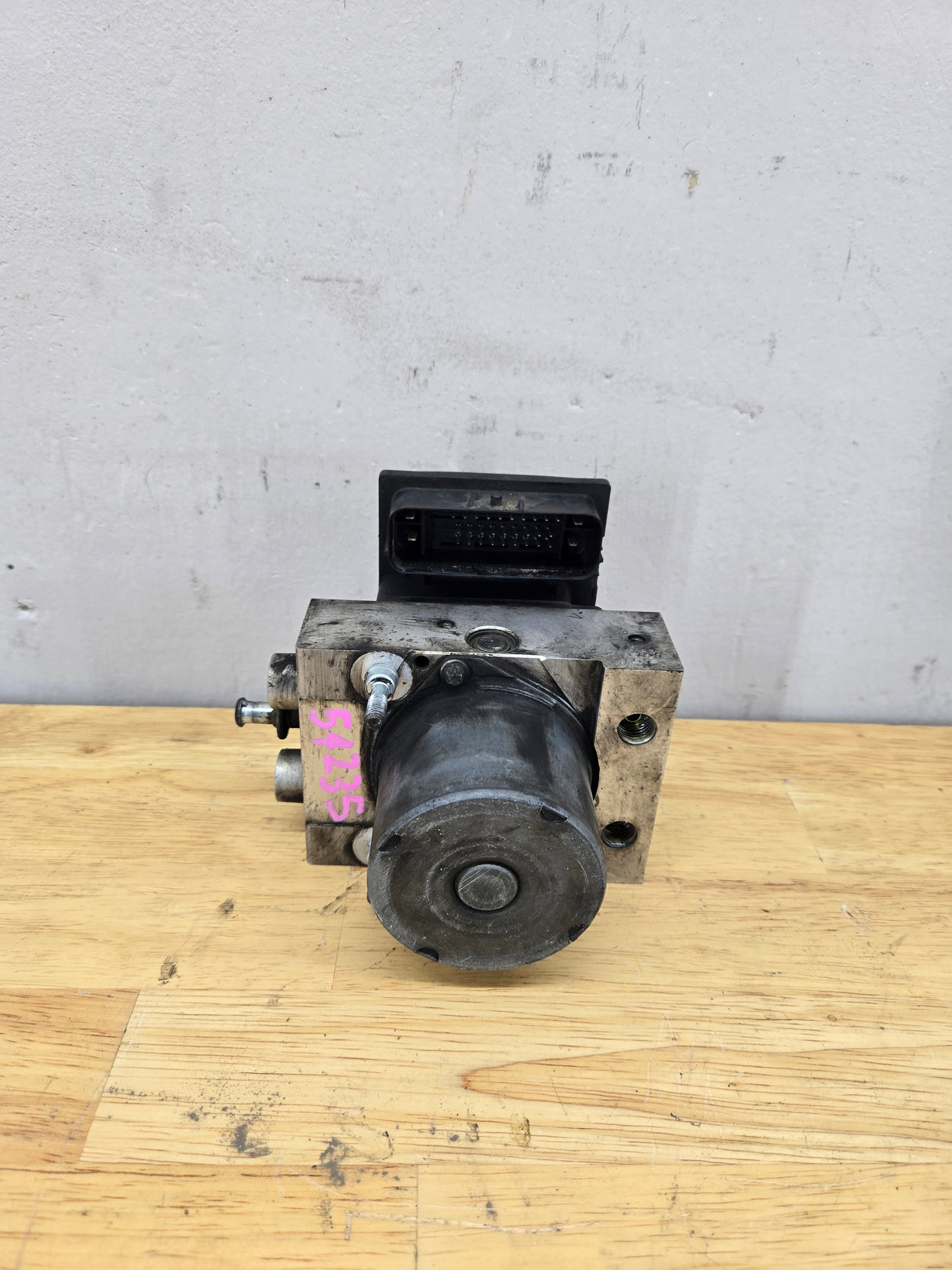 2008-2009 Chevrolet Silverado / GMC Sierra 1500 ABS Pump Module Control Assembly