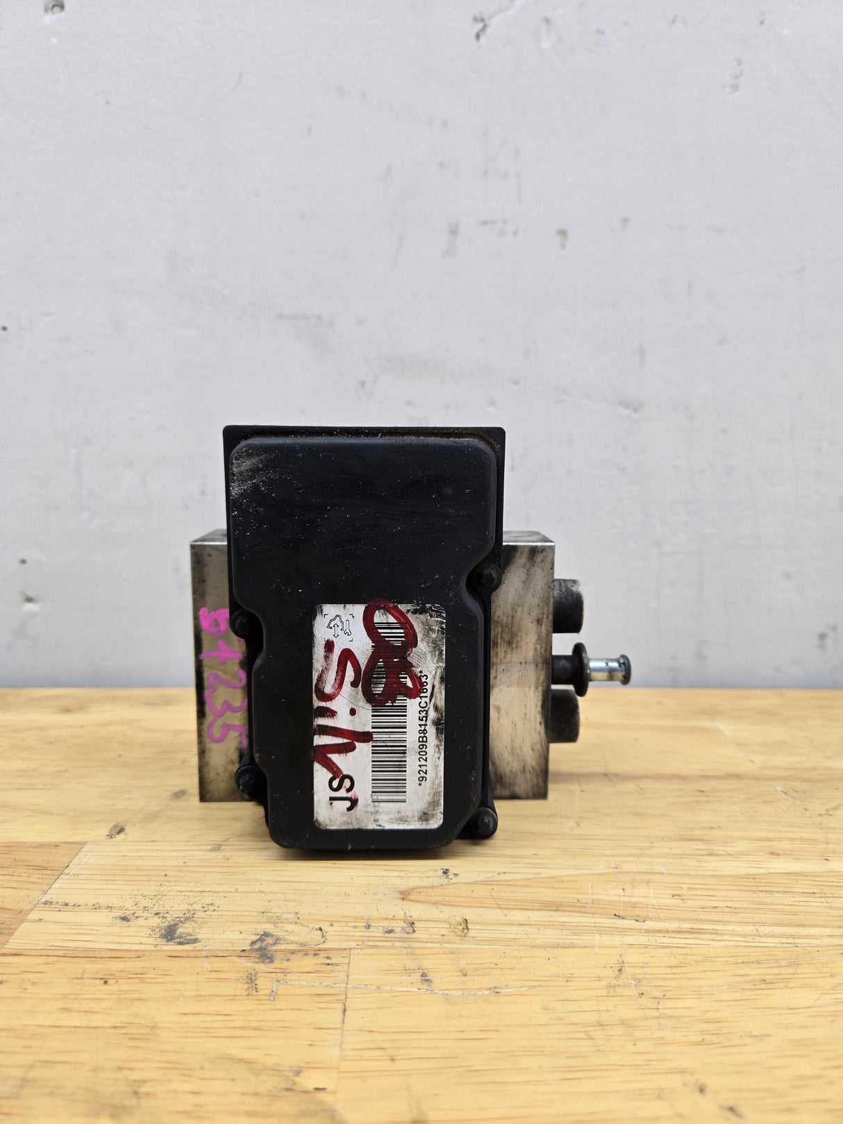 2008-2009 Chevrolet Silverado / GMC Sierra 1500 ABS Pump Module Control Assembly