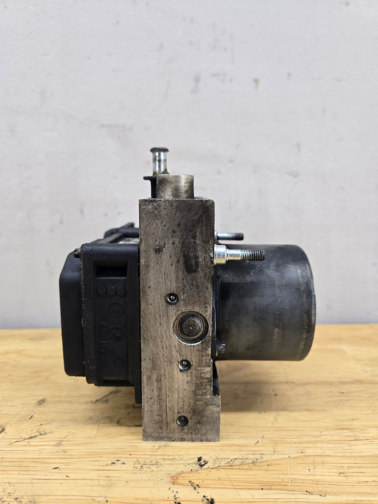 2008-2009 Chevrolet Silverado / GMC Sierra 1500 ABS Pump Module Control Assembly
