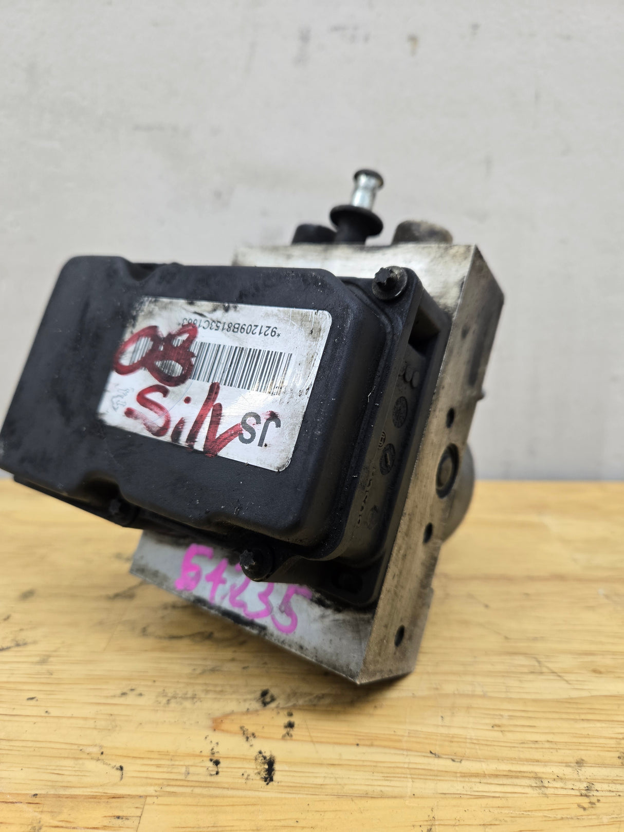 2008-2009 Chevrolet Silverado / GMC Sierra 1500 ABS Pump Module Control Assembly