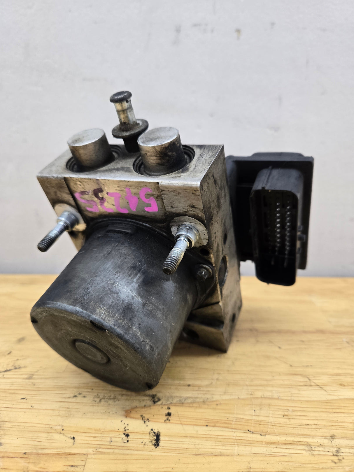 2008-2009 Chevrolet Silverado / GMC Sierra 1500 ABS Pump Module Control Assembly