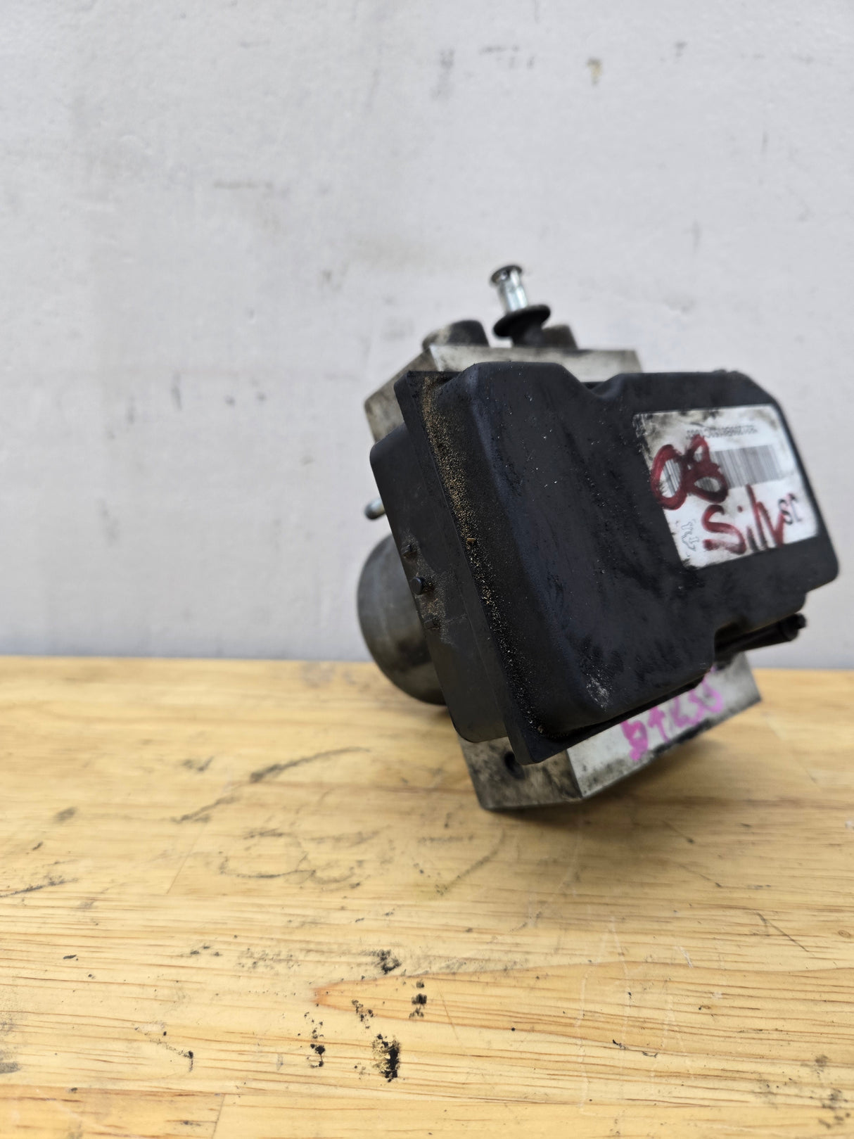 2008-2009 Chevrolet Silverado / GMC Sierra 1500 ABS Pump Module Control Assembly