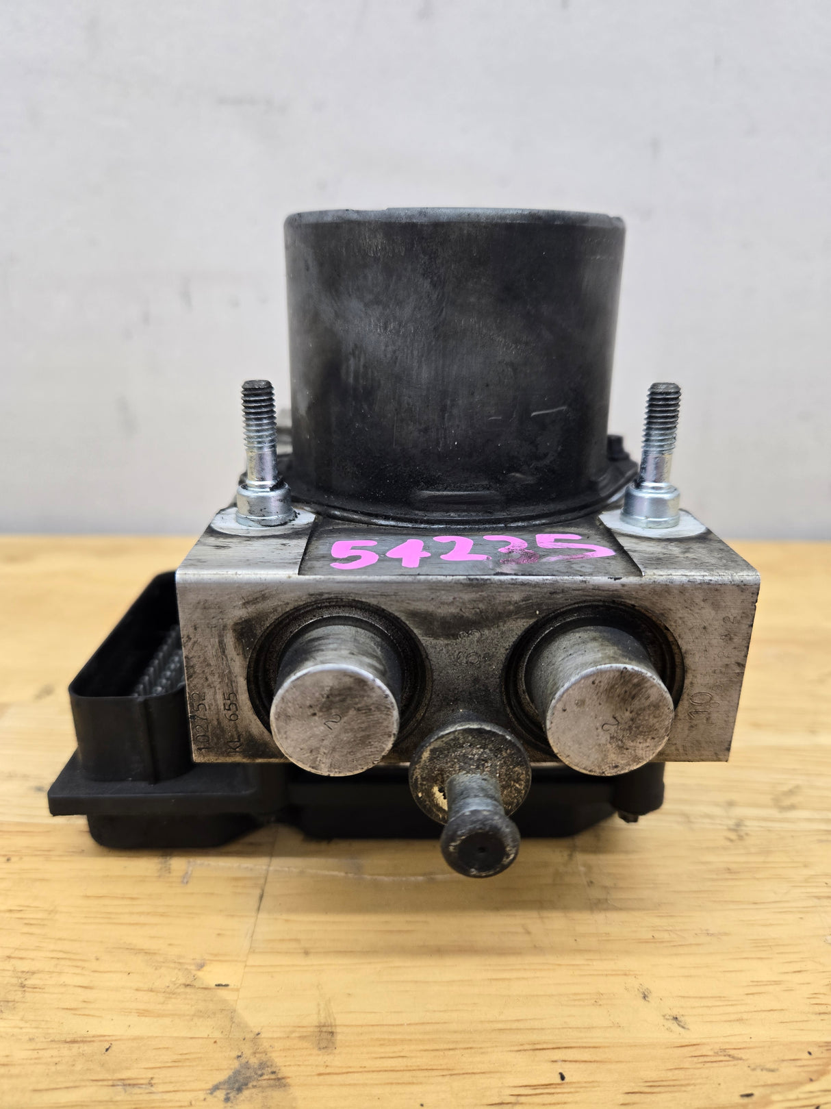 2008-2009 Chevrolet Silverado / GMC Sierra 1500 ABS Pump Module Control Assembly