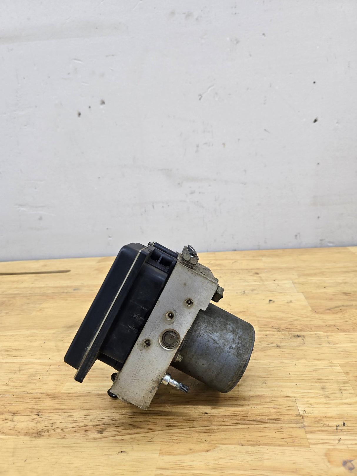 2007 Chevrolet Silverado / GMC Sierra 1500 ABS Pump Module Control Assembly