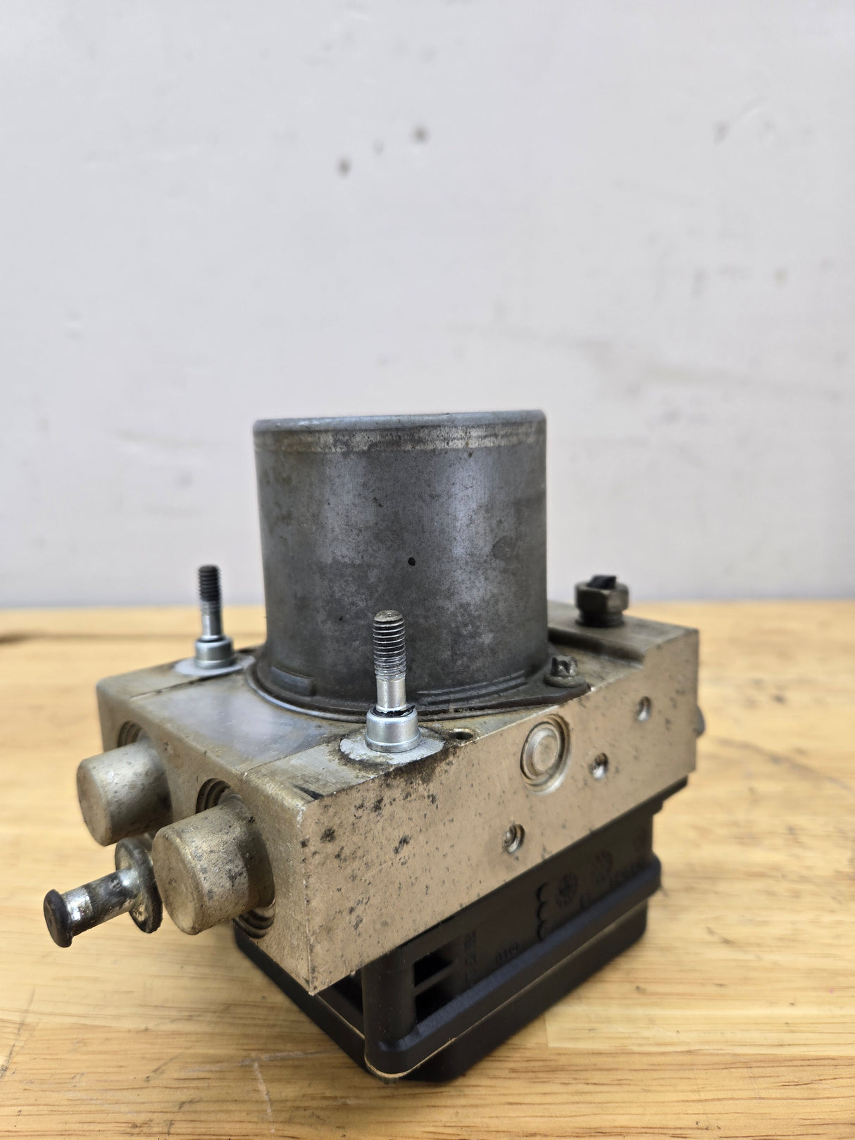 2007 Chevrolet Silverado / GMC Sierra 1500 ABS Pump Module Control Assembly