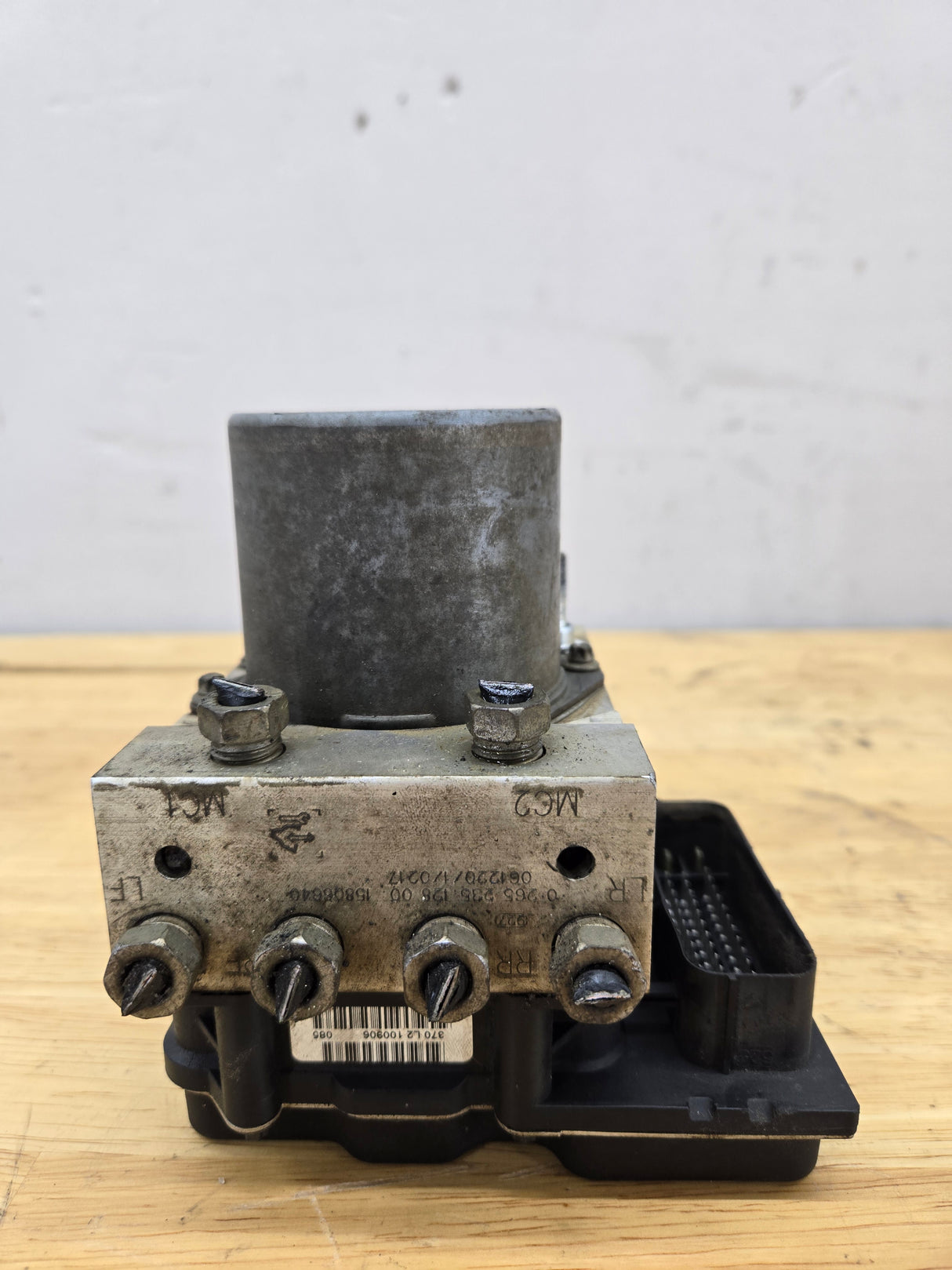 2007 Chevrolet Silverado / GMC Sierra 1500 ABS Pump Module Control Assembly