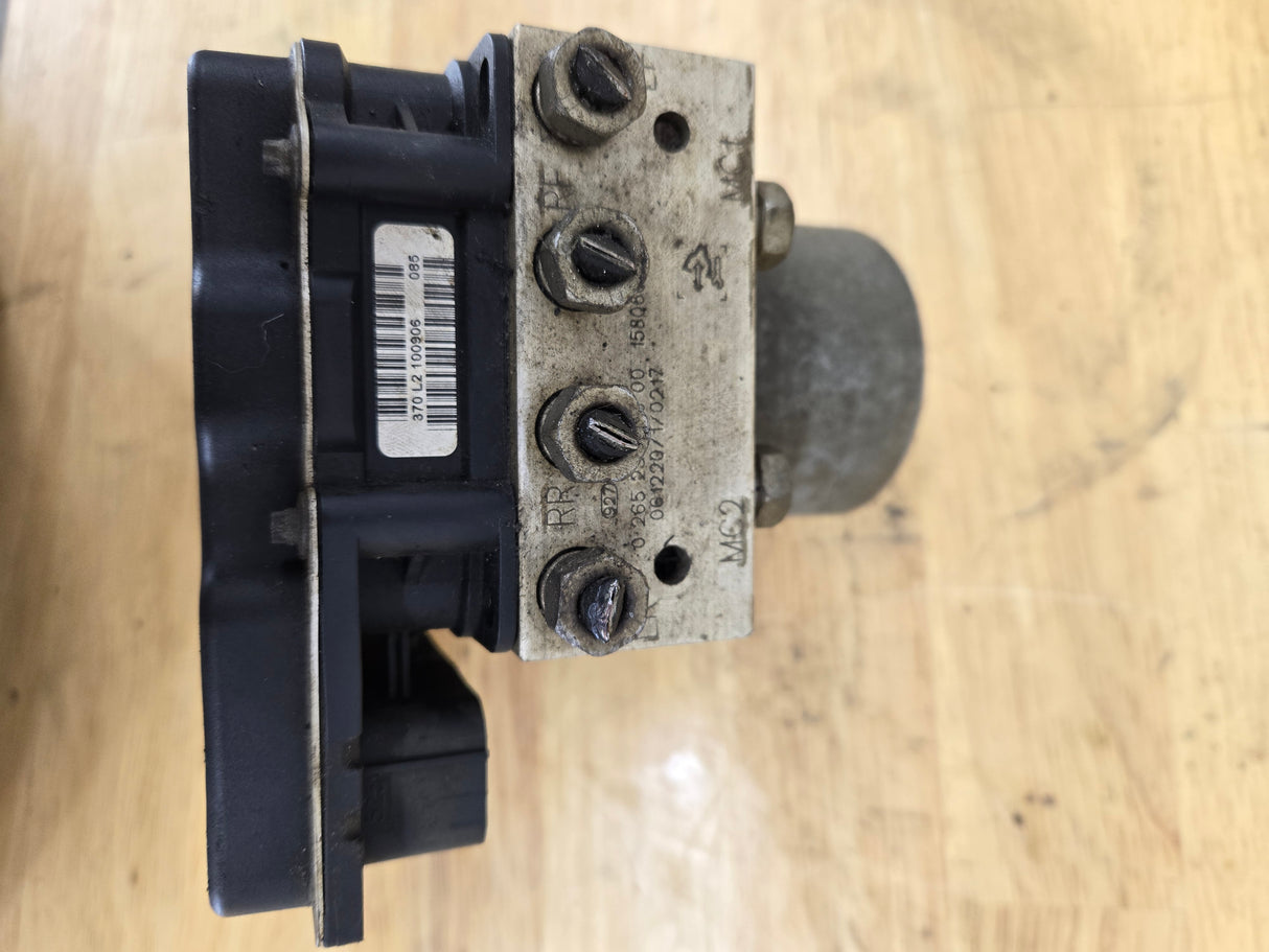 2007 Chevrolet Silverado / GMC Sierra 1500 ABS Pump Module Control Assembly