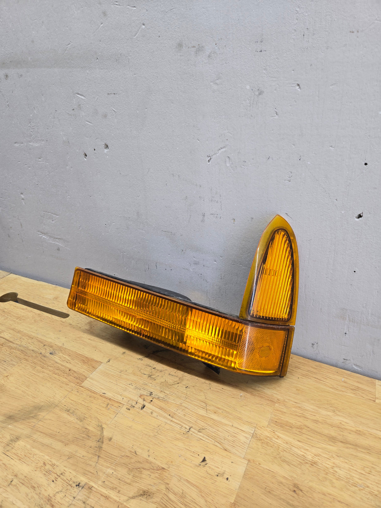 1999-2001 Ford Super Duty F250 F350 LH Driver Side OEM Turn Signal Parking Light Assembly