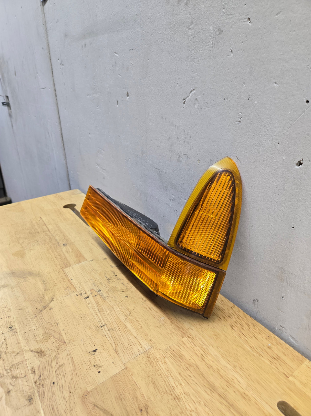 1999-2001 Ford Super Duty F250 F350 LH Driver Side OEM Turn Signal Parking Light Assembly