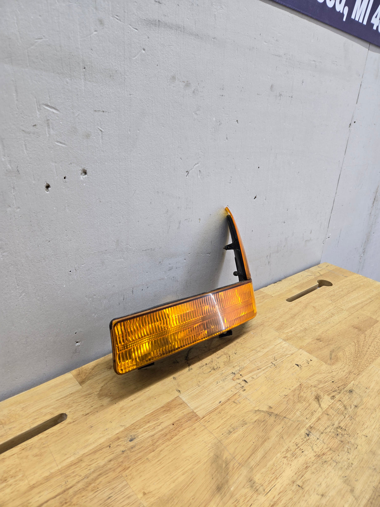 1999-2001 Ford Super Duty F250 F350 LH Driver Side OEM Turn Signal Parking Light Assembly