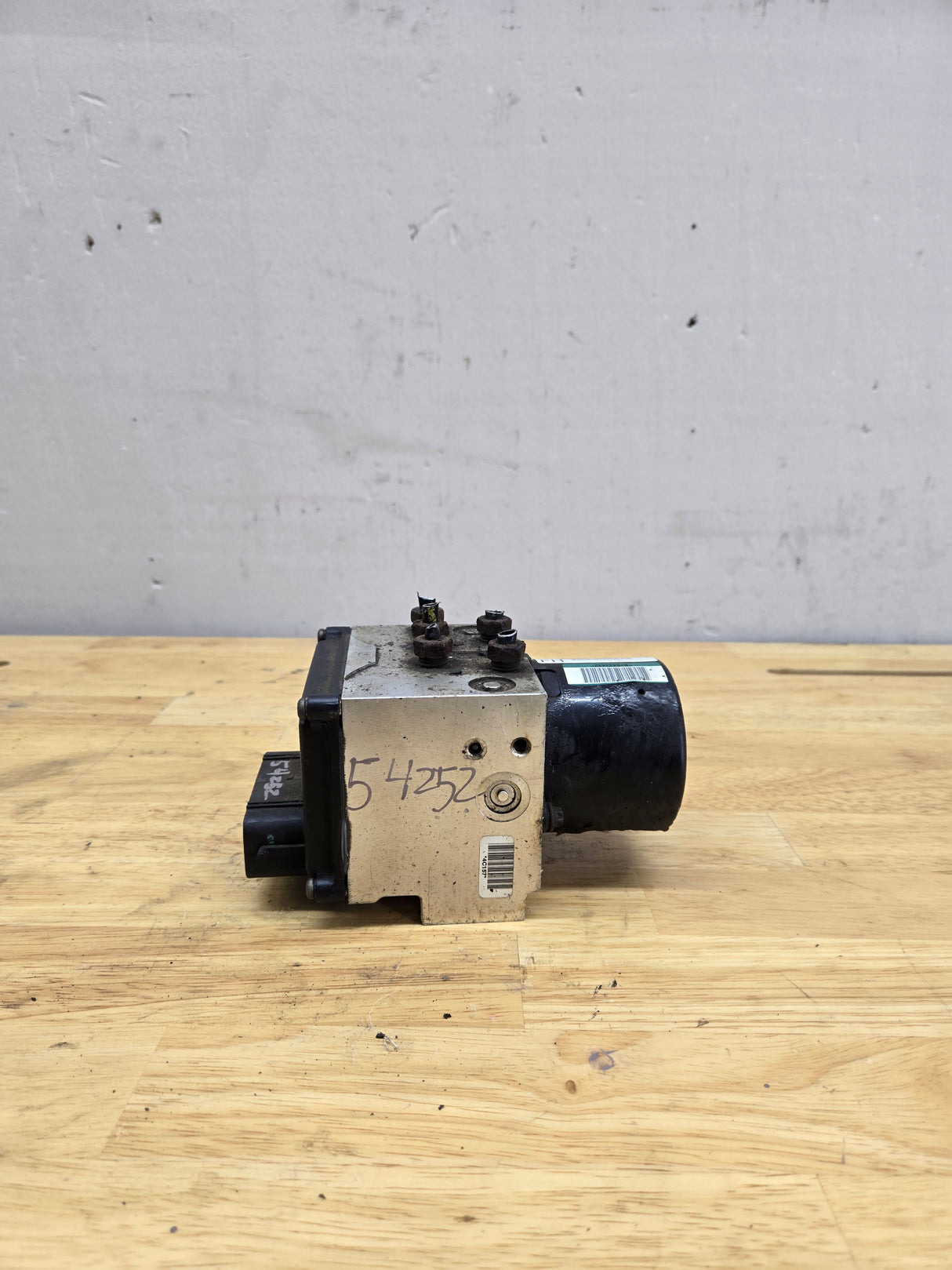 2009-2014 Chevrolet Silverado / GMC Sierra 1500 ABS Pump Module Control Assembly