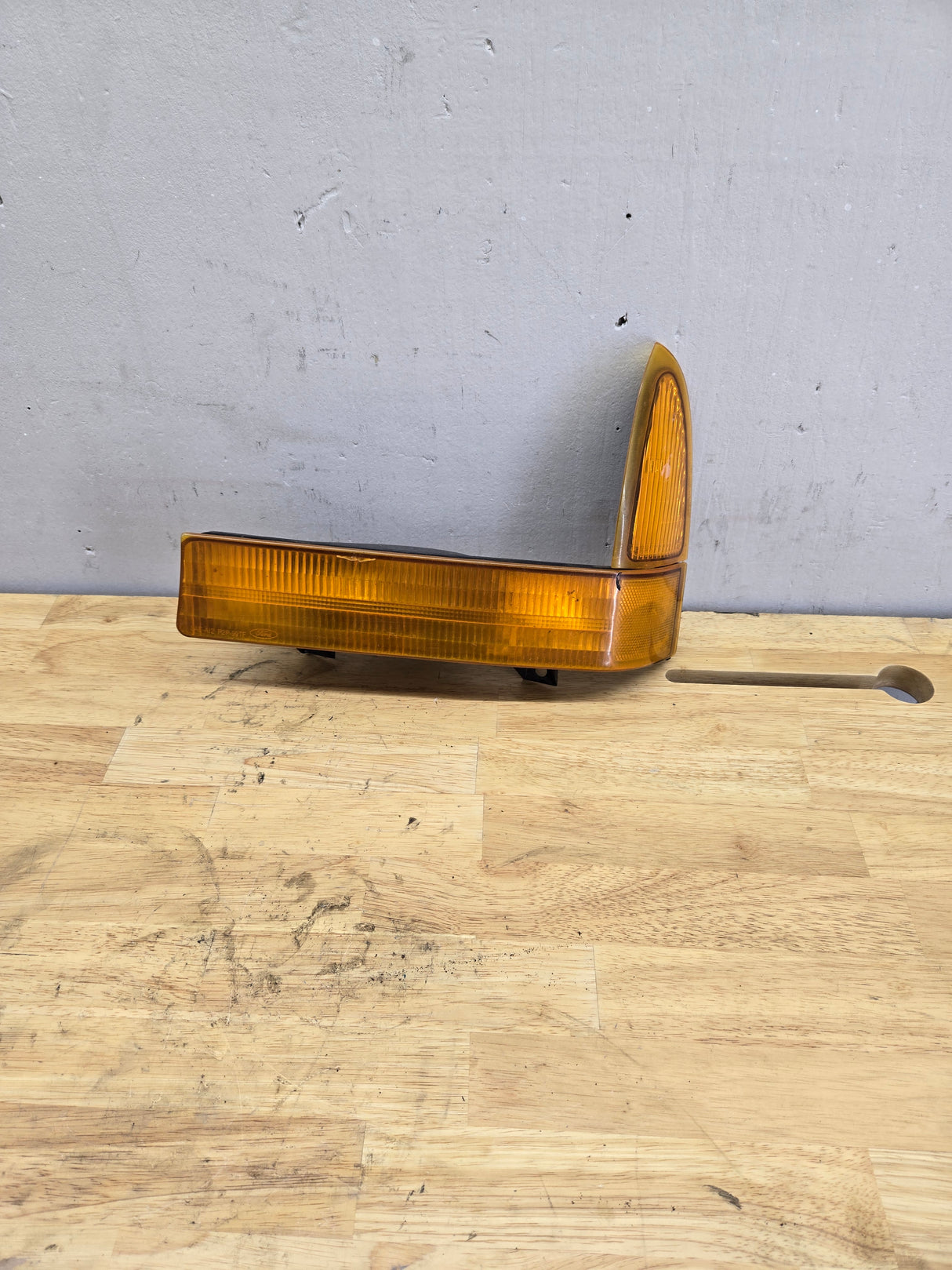 1999-2001 Ford Super Duty F250 F350 LH Driver Side OEM Turn Signal Parking Light Assembly
