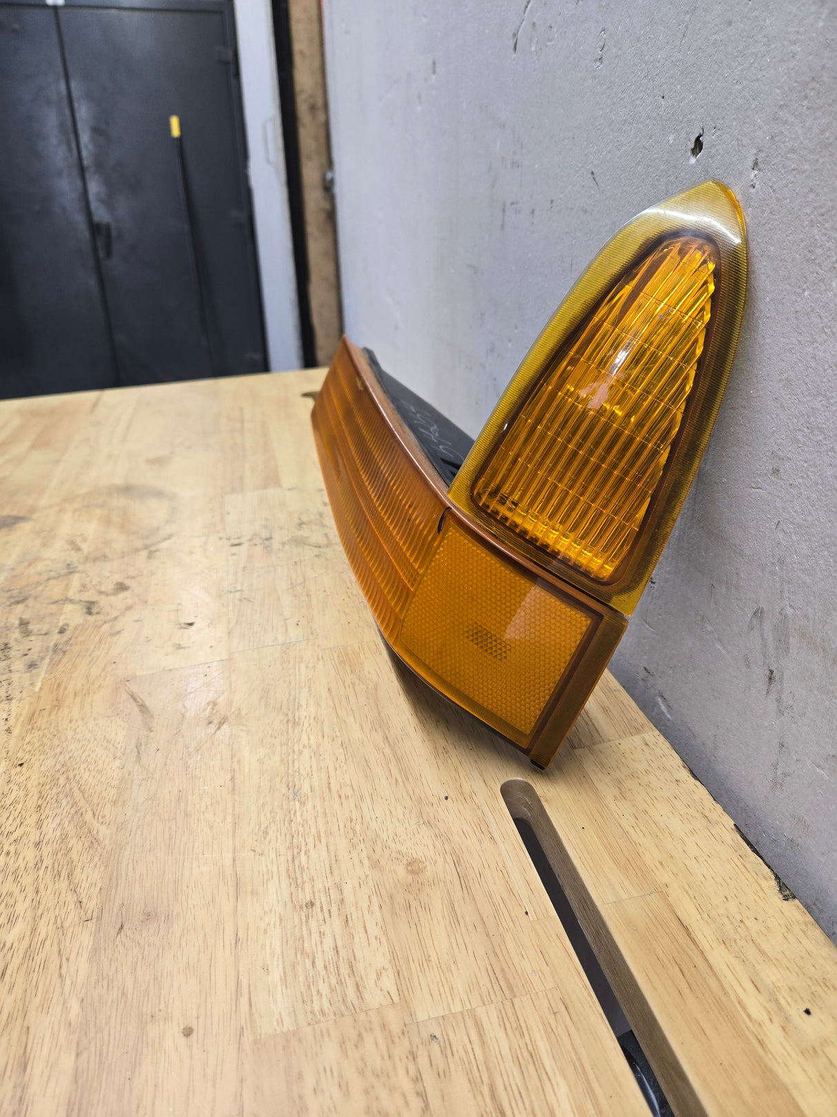 1999-2001 Ford Super Duty F250 F350 LH Driver Side OEM Turn Signal Parking Light Assembly